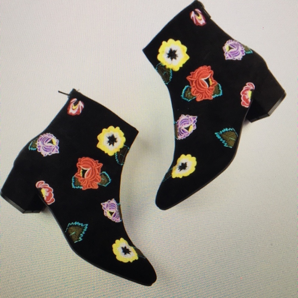 💐NWT BETSEY JOHNSON BLACK FLORAL BOOTIES💐 - Picture 1 of 5